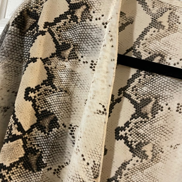 Short sleeve snakeskin print kimono - Picture 2 of 4